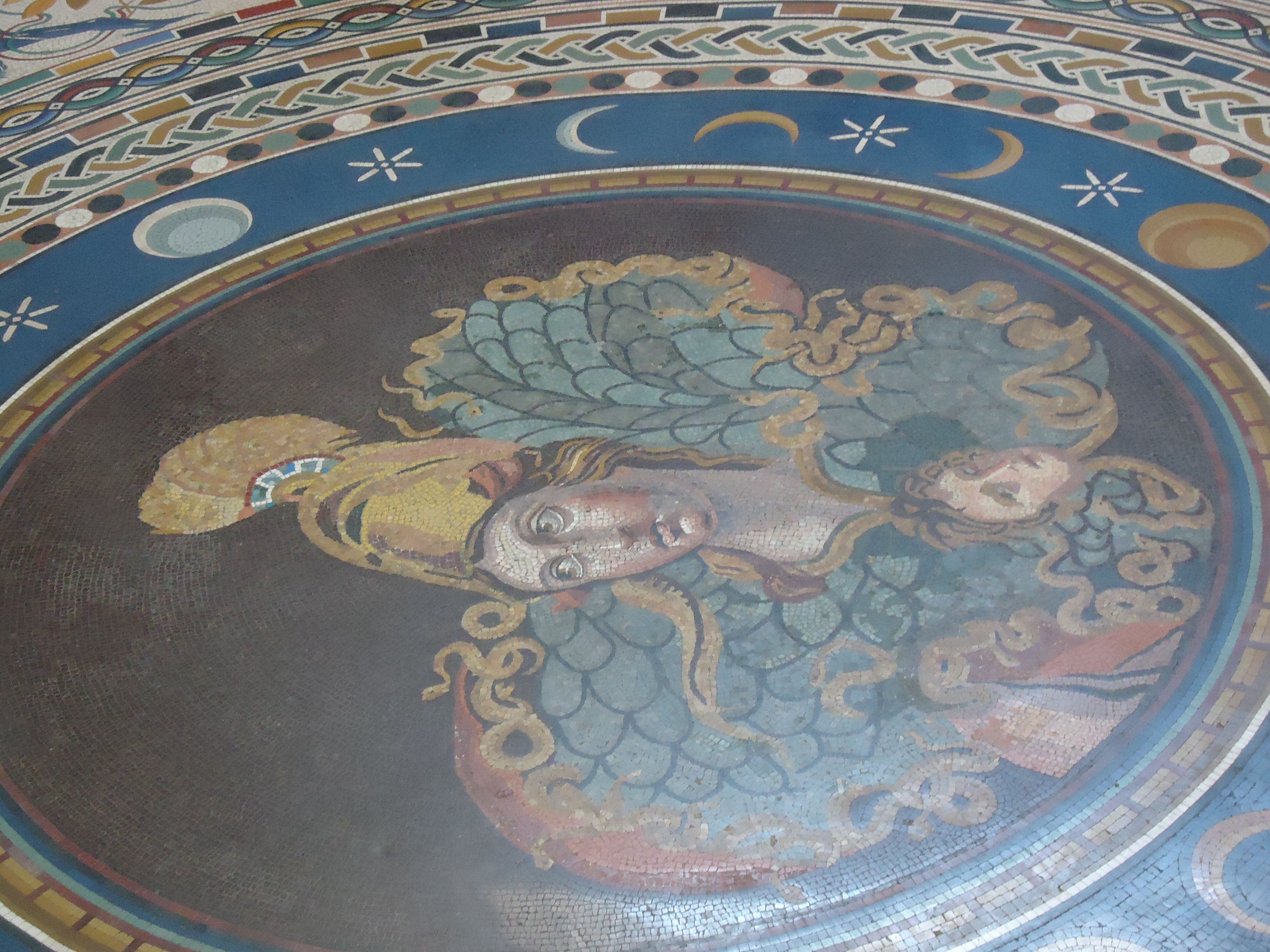 Mozaïek in de vloer van het museum: de godin Athena - Rome