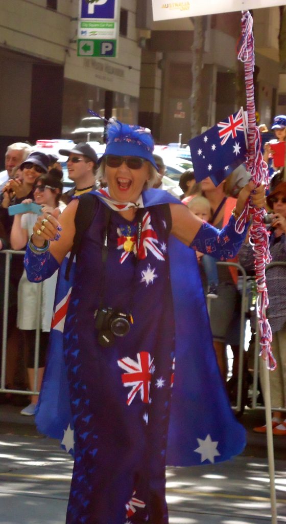 Australia Day Parade - vrouw volledig in Australische vlag uitgedost
