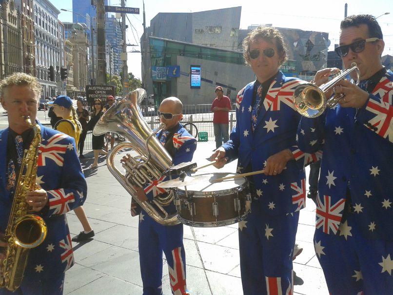 Australische band in Australisch kostuum in Melbourne voor Australia Day