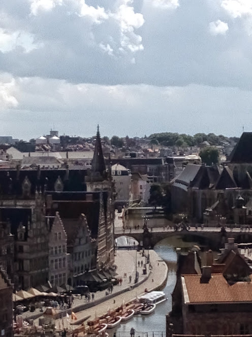 zicht-vanuit-gravensteen-op-graslei