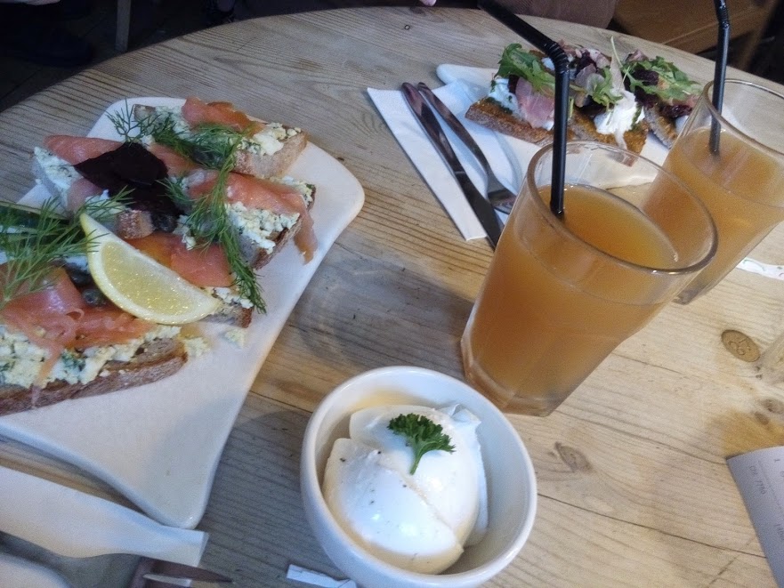 Ontbijt-in-Le-Pain-Quotidien-Kalandeberg-Gent