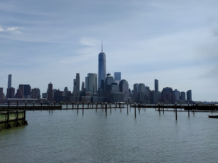 Zicht op New York City en de One Tower vanuit Jersey City