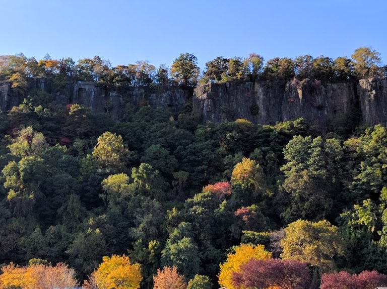 kliffen-bossen-herfstkleuren-hudson-new-jersey