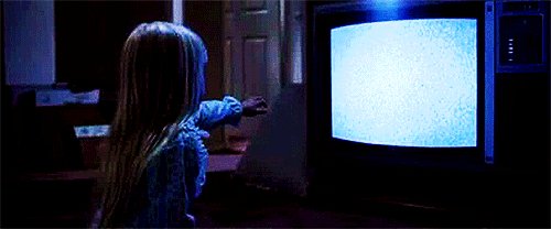 poltergeist-movie-scene-girl-in-front-of-blue-tv-screen