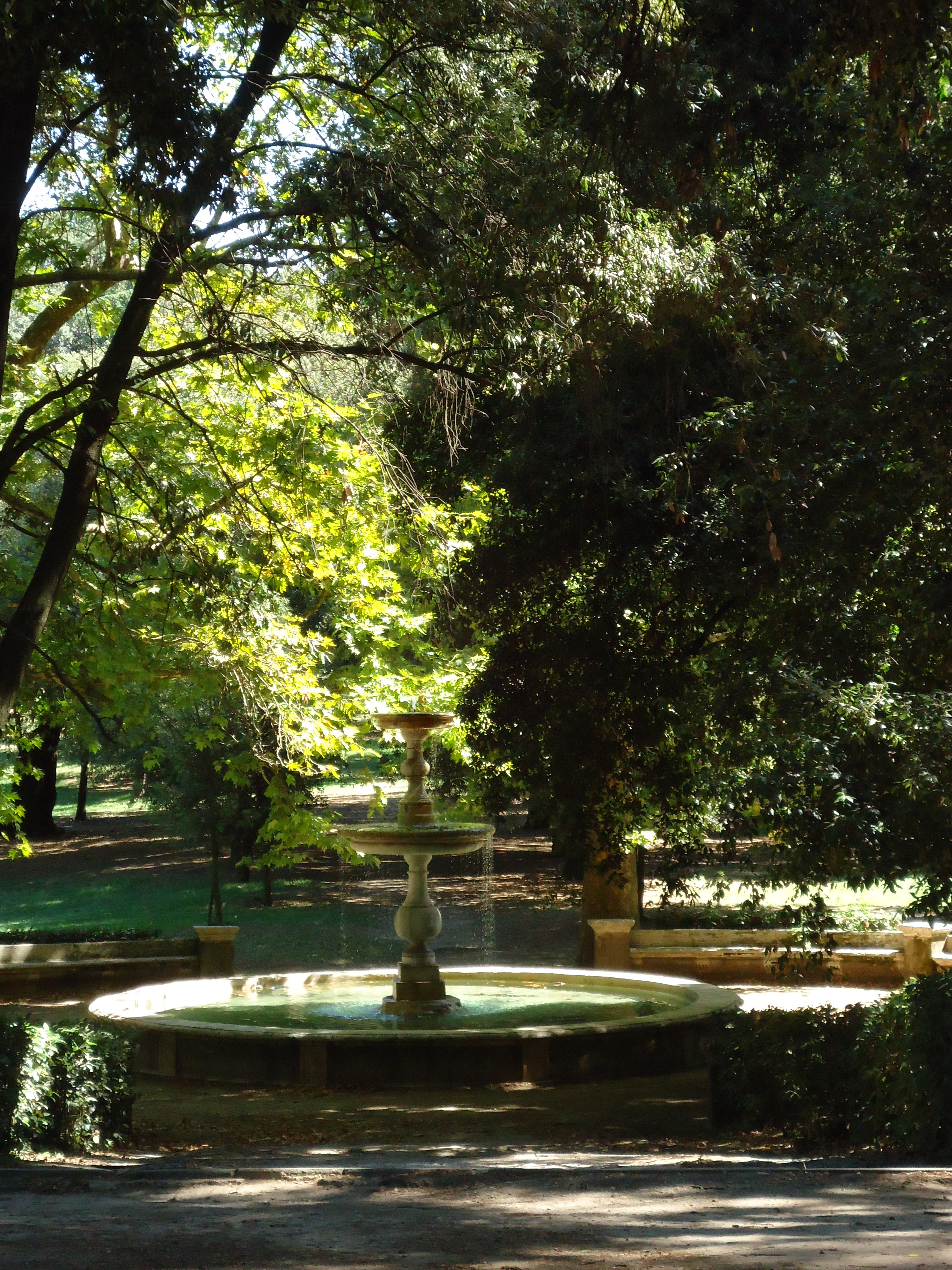 Fontein in de tuinen van de Villa Borghese, Rome - Waarom Italiaans leren in Rome?