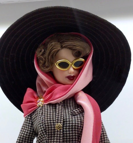 Barbie met hoed en zonnebril