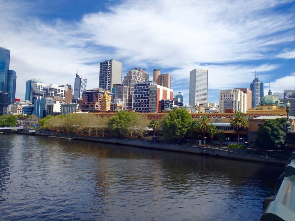 Yarra River en Melbourne skyline