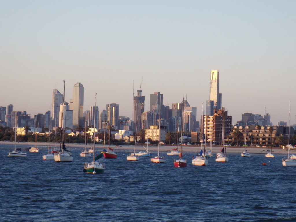 Melbourne skyline vanaf de pier in St.Kilda