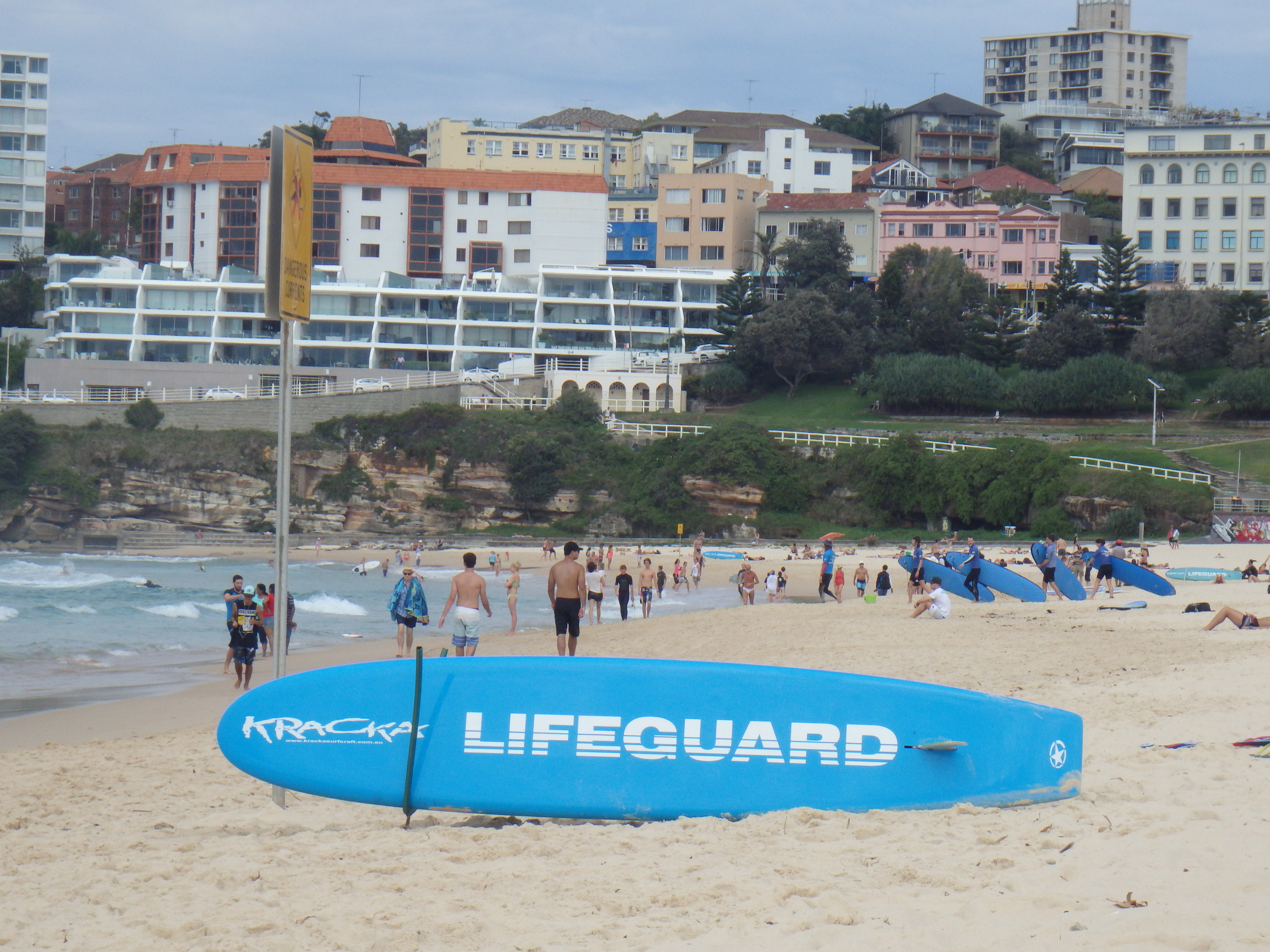 Bondi Beach en lifeguard surfboard