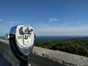 Verrekijker met zicht op High Point State Park