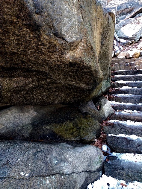Besneeuwde trappen op Bear Mountain, Upstate New York