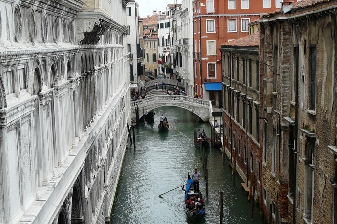 Venetië - gondels, water, brugjes
