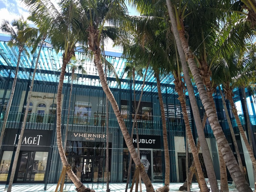 Sou Fujimoto's façade in Palm Court - palmbomen