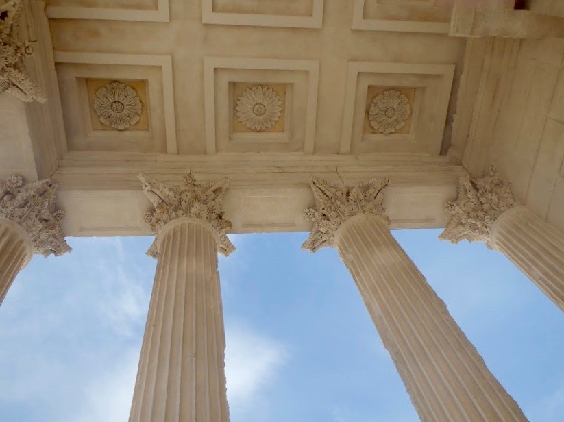 Maison Carrée Nîmes zuilen