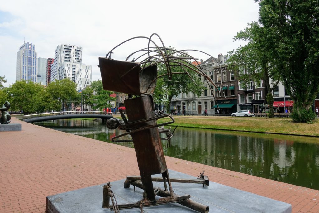 kunst langs het water in Rotterdam