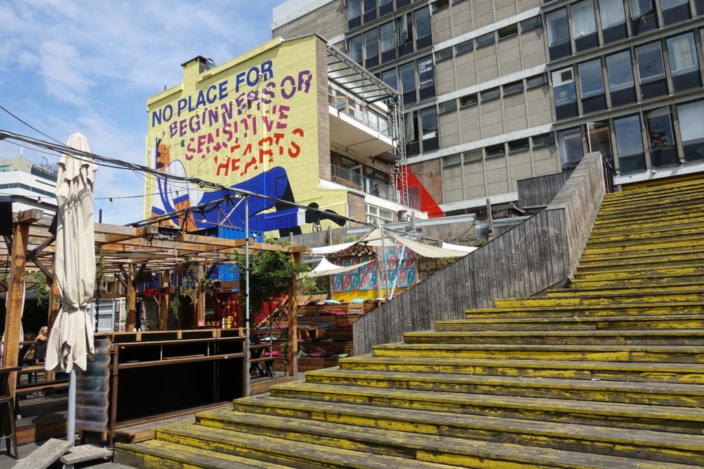 Biergarten luchtsingel, gele trap, Rotterdam