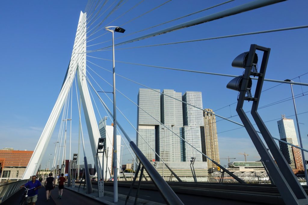 Op de Erasmusbrug in Rotterdam a.k.a. De Zwaan van Rotterdam