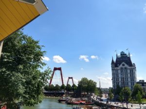 Witte Huis en Willemsbrug aan de Oude Haven in Rotterdam