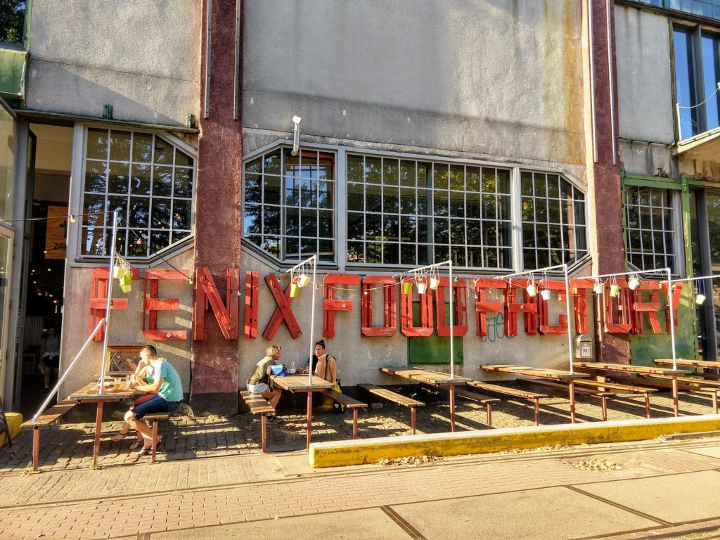 Fenix Food Factory terras in Katendrecht, Rotterdam