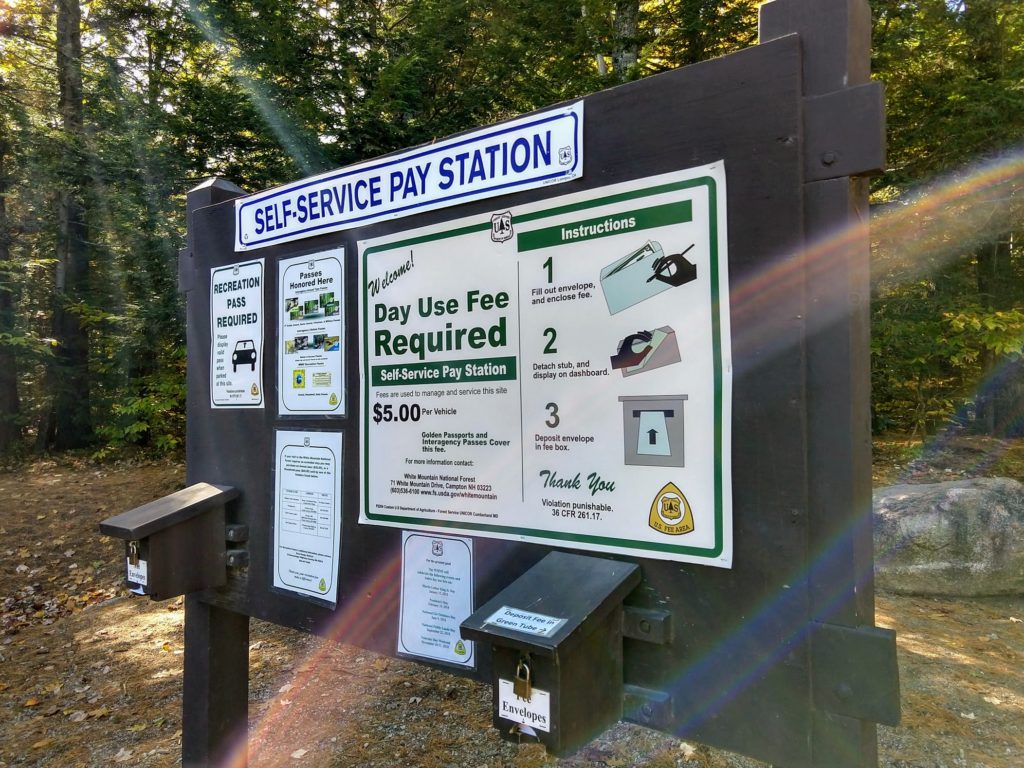 Self-service pay station in de White Mountains, New Hampshire - Herfstrit