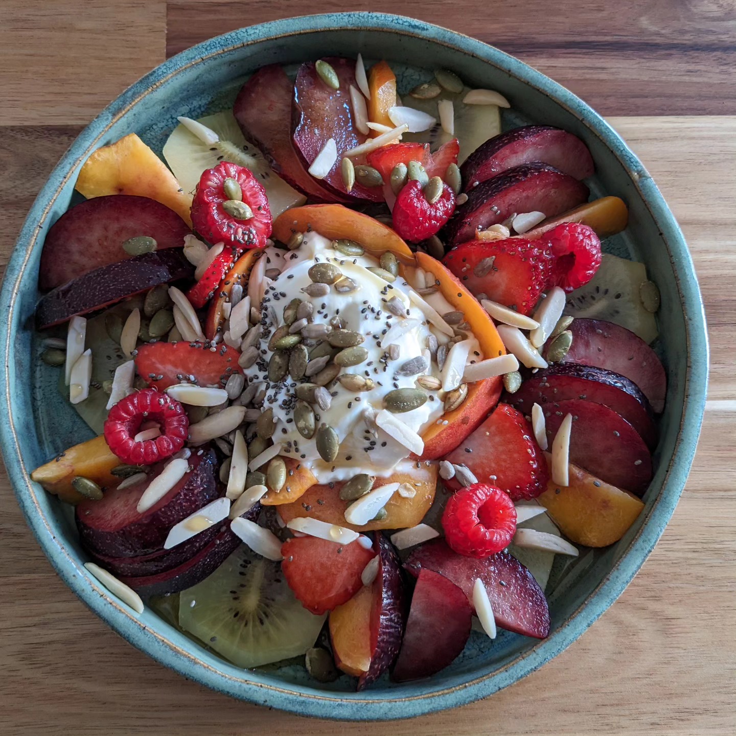 A breakfast that makes you want to start the day 🥰
Glad it's weekend, so I can put some more effort in my breakfast. The eye wants something too, right? 😉 Yesterday, my toddler got up, and immediately claimed it was 'pancake day'. Which I couldn't say no to. But today I was craving something a bit healthier.
#greekyogurtofthelocalfarmer
#plumsandnectarines
#strawberrykiwi
#nutsandseeds
#yogurtbowl
#breakfastfoodie
#breakie
#healthybreakie
#ontbijtinspiratie
#gezondontbijt
#ontbijtje
#petitdejeuner
#hetoogwilookwat