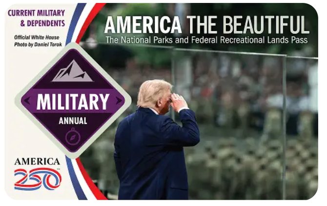 President Trump salueert de troepen, America the Beautiful Military Annual Pass