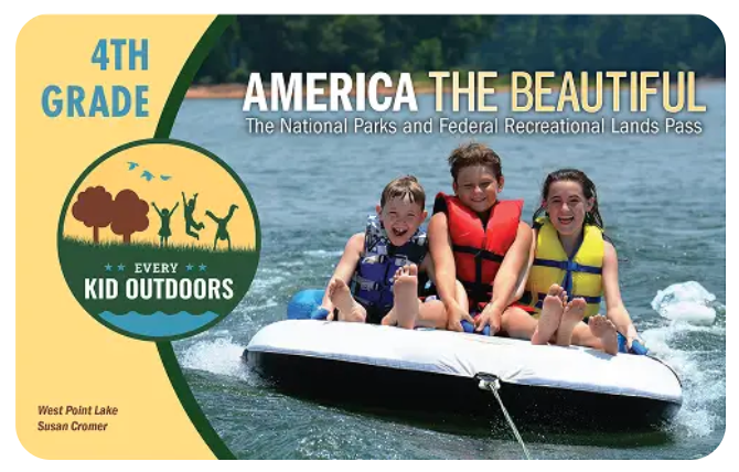 Kinderen op een waterraft - America the Beautiful Pass - 4th grade. -Every Kid Outdoors Pass